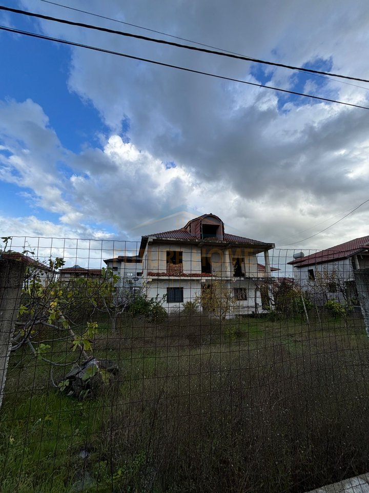 Shitet, Vile 2 kateshe, Spitalle, Durres