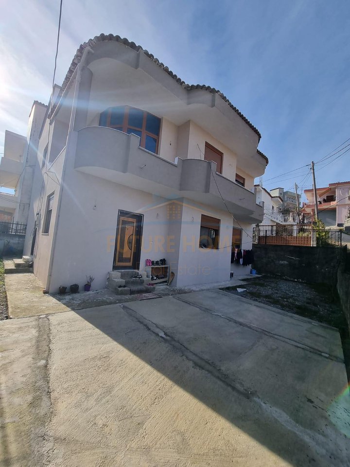 Shitet , Shtepi Private 2 Kateshe , Shkoze