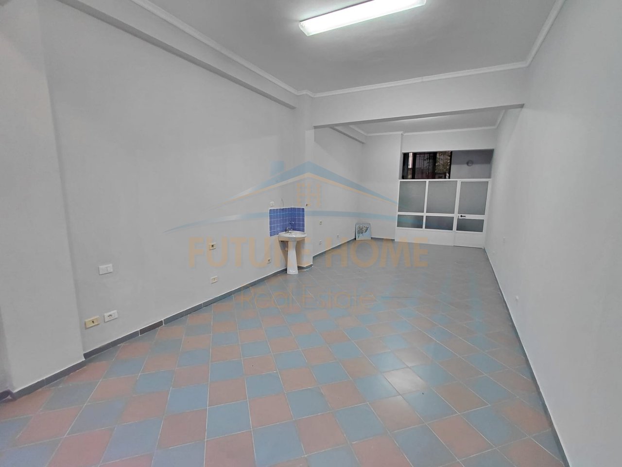 Qira, Ambient Biznesi, Spitali, Durrës