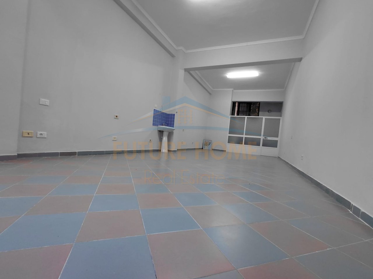 Qira, Ambient Biznesi, Spitali, Durrës