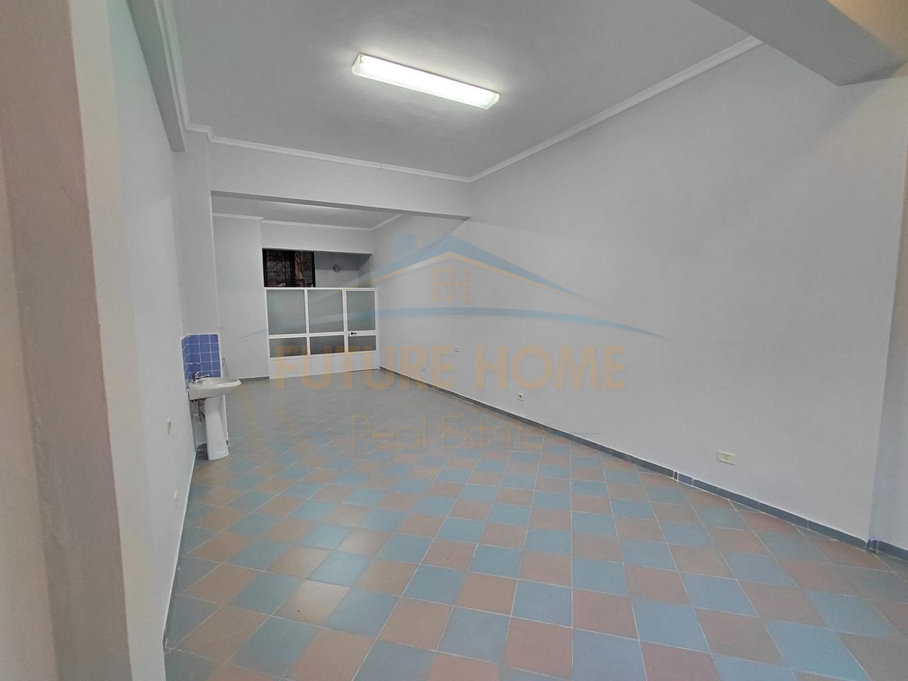 Qira, Ambient Biznesi, Spitali, Durrës