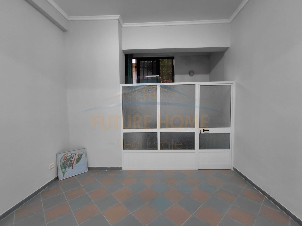 Qira, Ambient Biznesi, Spitali, Durrës