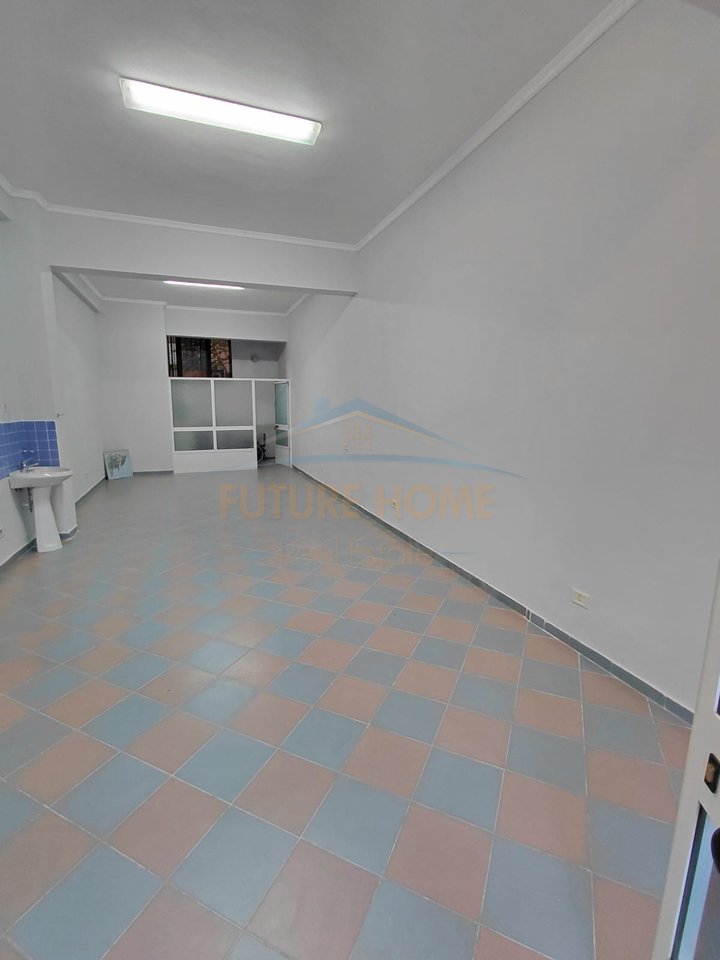 Qira, Ambient Biznesi, Spitali, Durrës