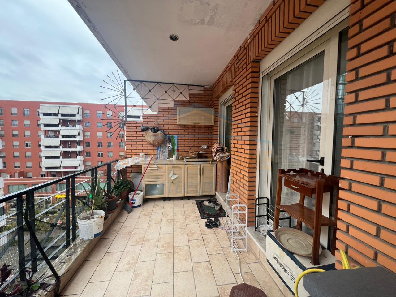 Affitto, Appartamento 2+1, Complesso Delijorgji, Tirana.