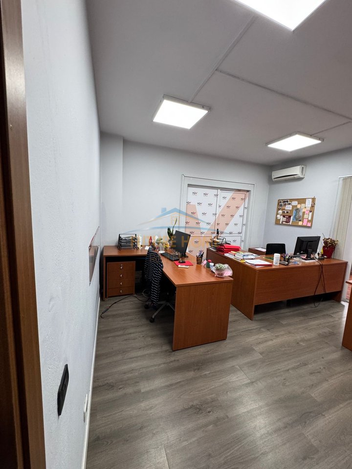 Qera, Ambient për Zyra,Blloku,Tiranë