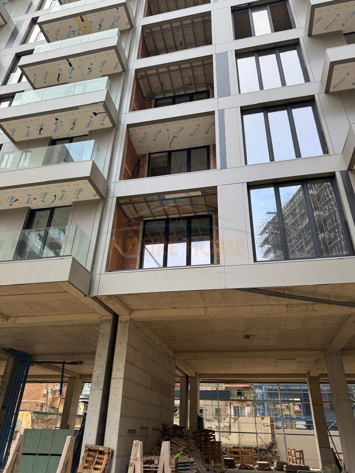 Shitet, Apartament 2+1+2+Depo,Kompleksi "Golden Gate", Pranë Maternitetit të Ri