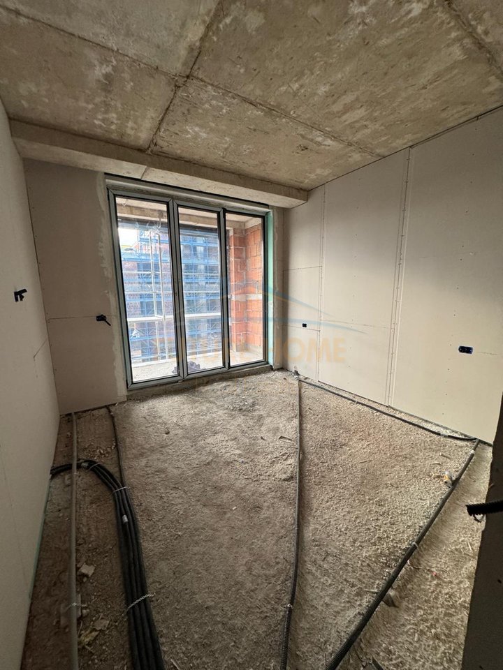 Shitet, Apartament 2+1+2+Depo,Kompleksi "Golden Gate", Pranë Maternitetit të Ri