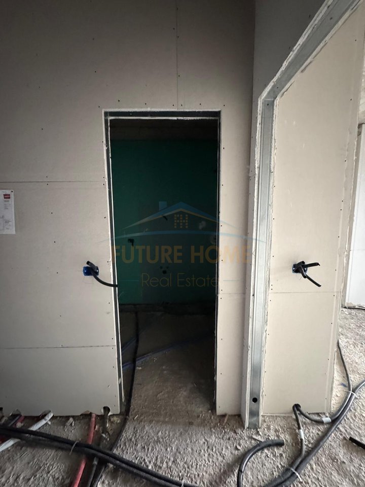 Shitet, Apartament 2+1+2+Depo,Kompleksi "Golden Gate", Pranë Maternitetit të Ri