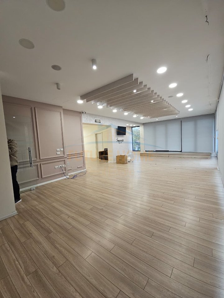 Qira, Ambjent Biznesi, Rrethi Burgut, Durrës