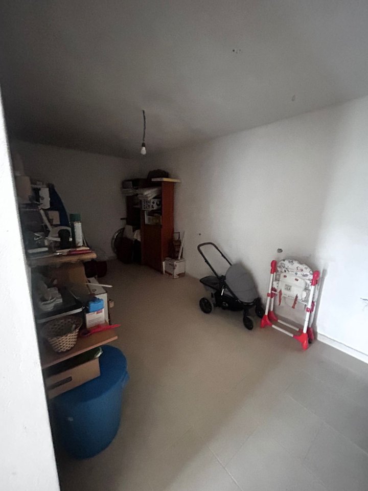 Shitet, Vile 2-Kateshe, Preze, Tirane.