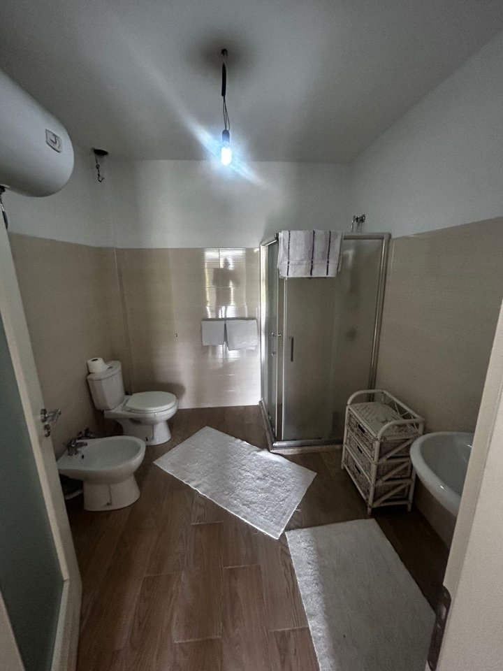 Shitet, Vile 2-Kateshe, Preze, Tirane.