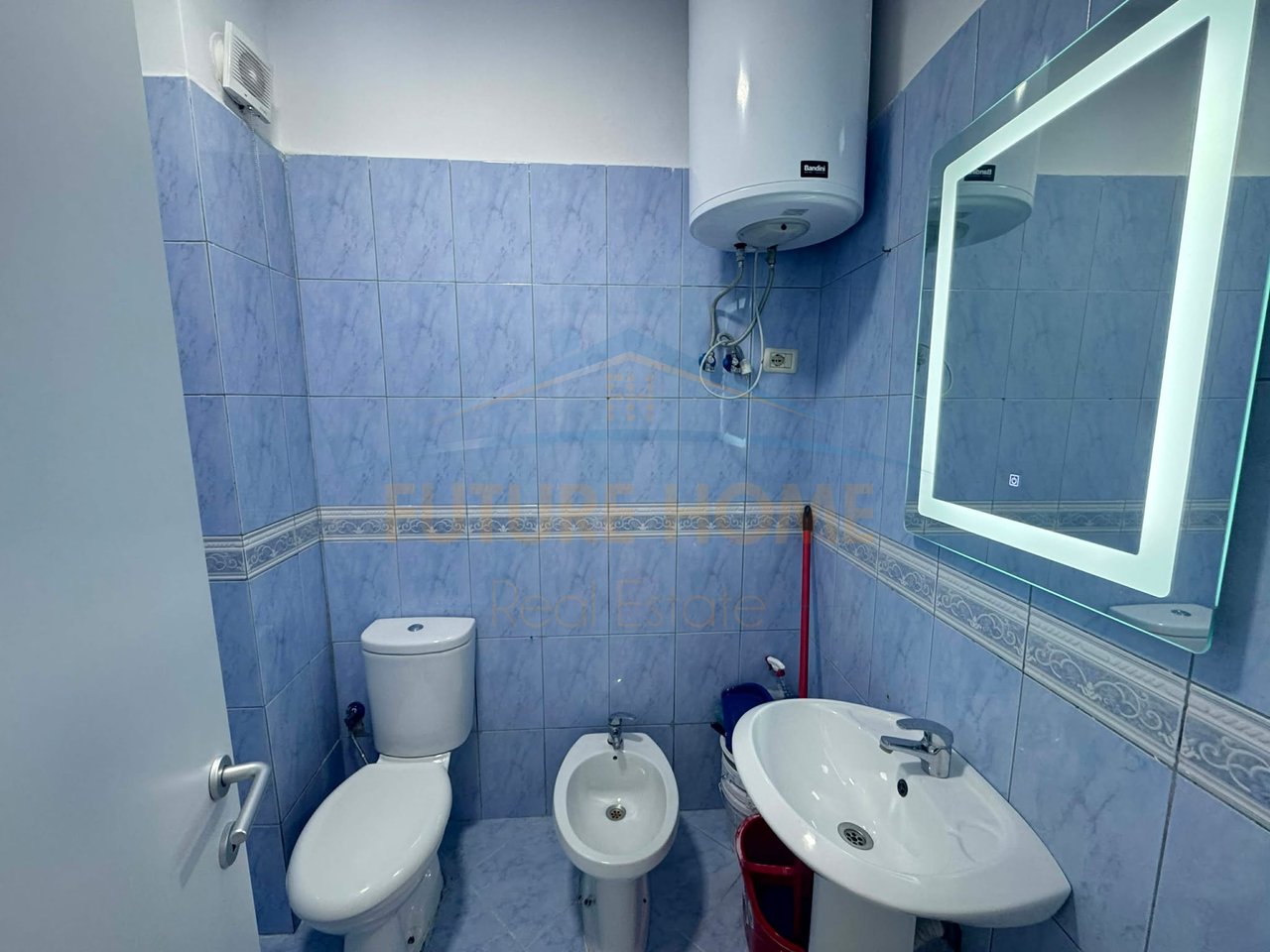 Shitet , Apartament 2+1 , Unaza e Re , Tirane