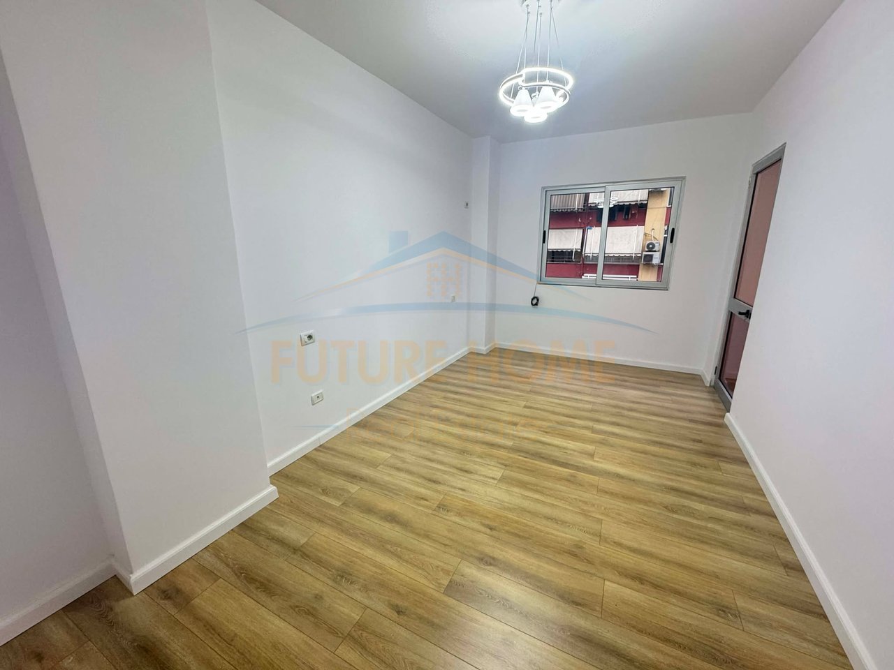 Shitet , Apartament 2+1 , Unaza e Re , Tirane
