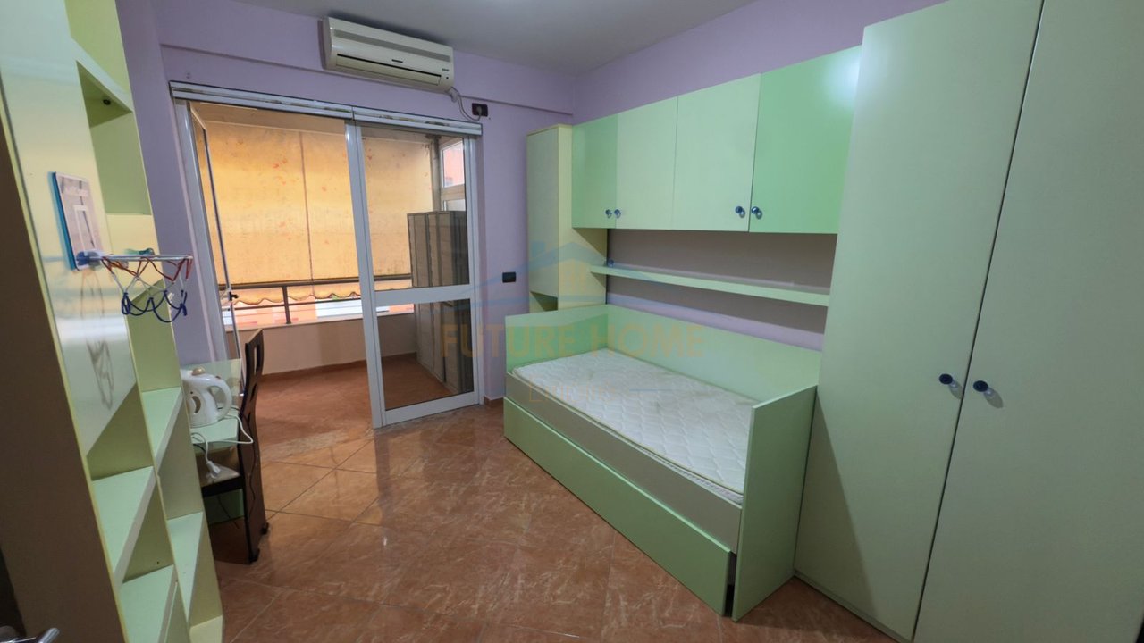 Qera , Apartament 3+1+ Garazh, Unaza e re