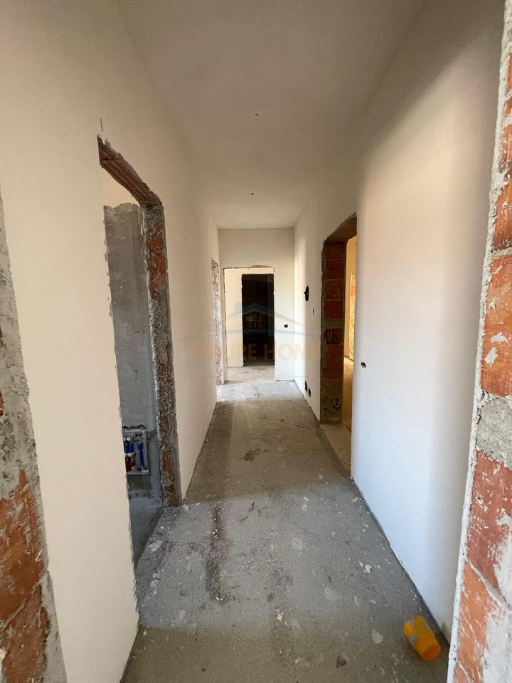 Shitet, Apartament 2+1+2, Green Rezidence Kamez, Tiranë.