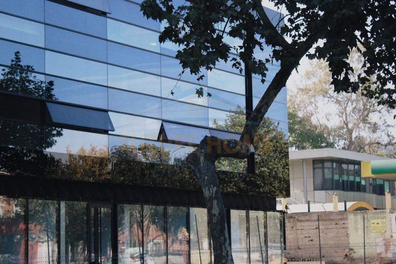 In vendita, locali commerciali, Via Kavaja, Tirana.