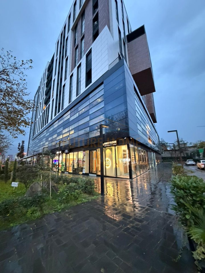 In vendita, locali commerciali, Via Kavaja, Tirana.