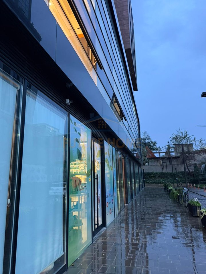 Qera, Ambient Biznesi, Rruga e Kavajës, Tiranë.