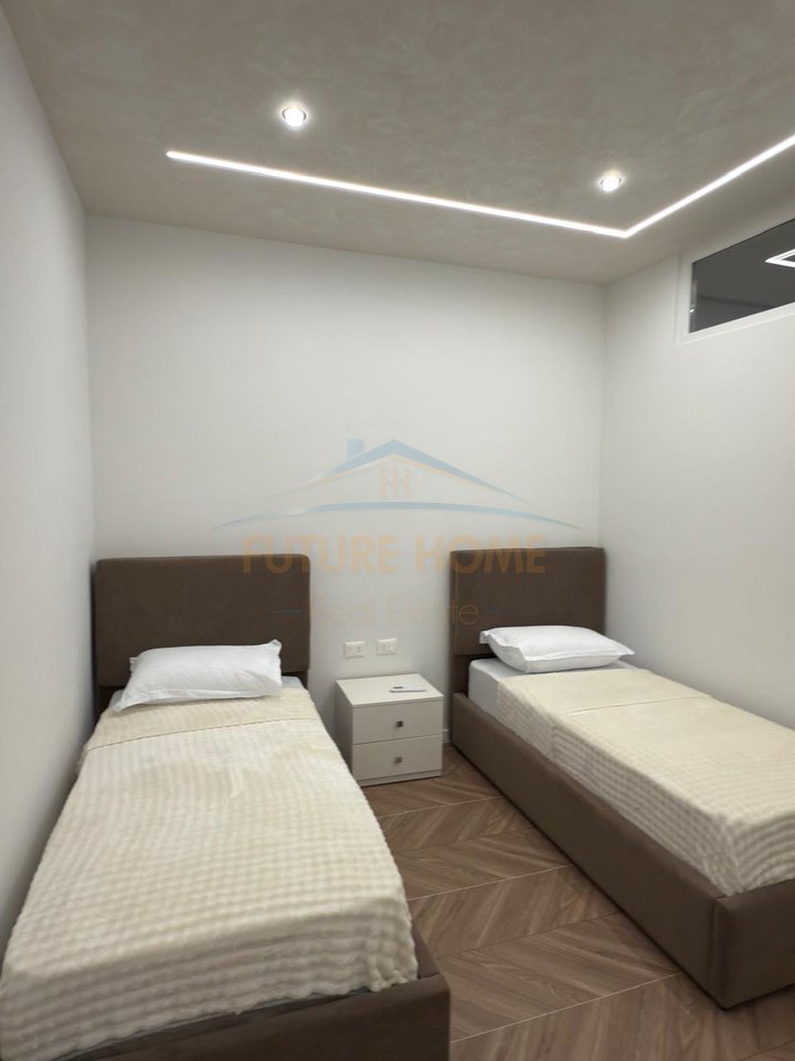 Qira, Apartament 2+1+Verande, Vollga Durres