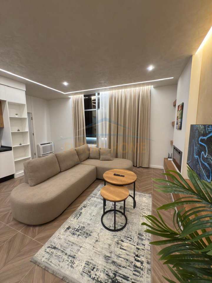 Qira, Apartament 2+1+Verande, Vollga Durres