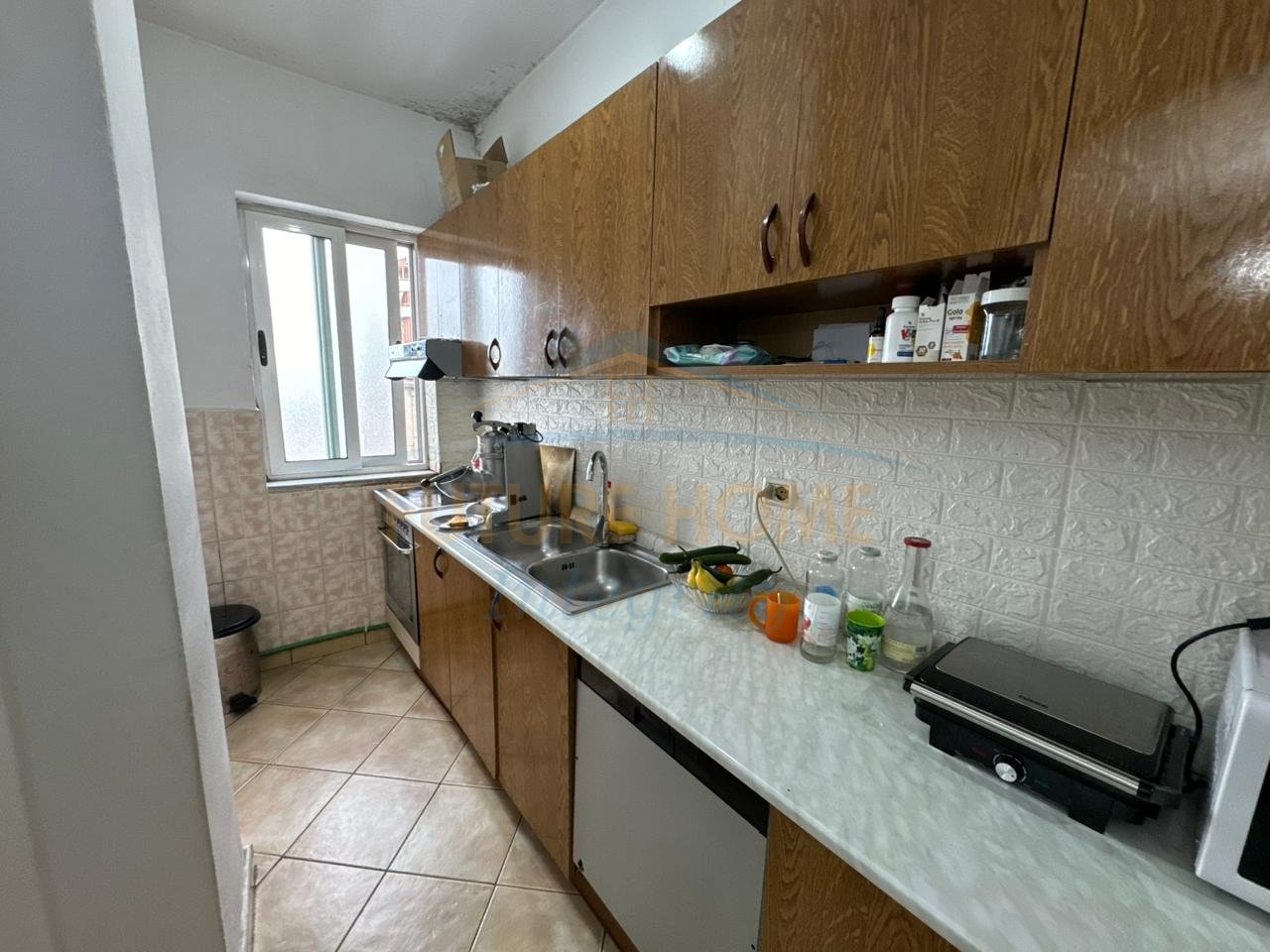 Shitet, Apartament 2+1+2, Porcelan, Tiranë.