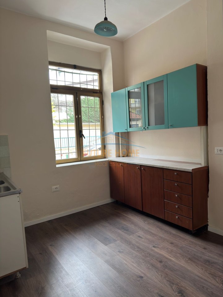 Qera, Ambient Biznesi,Rruga e Dibrës,Tiranë