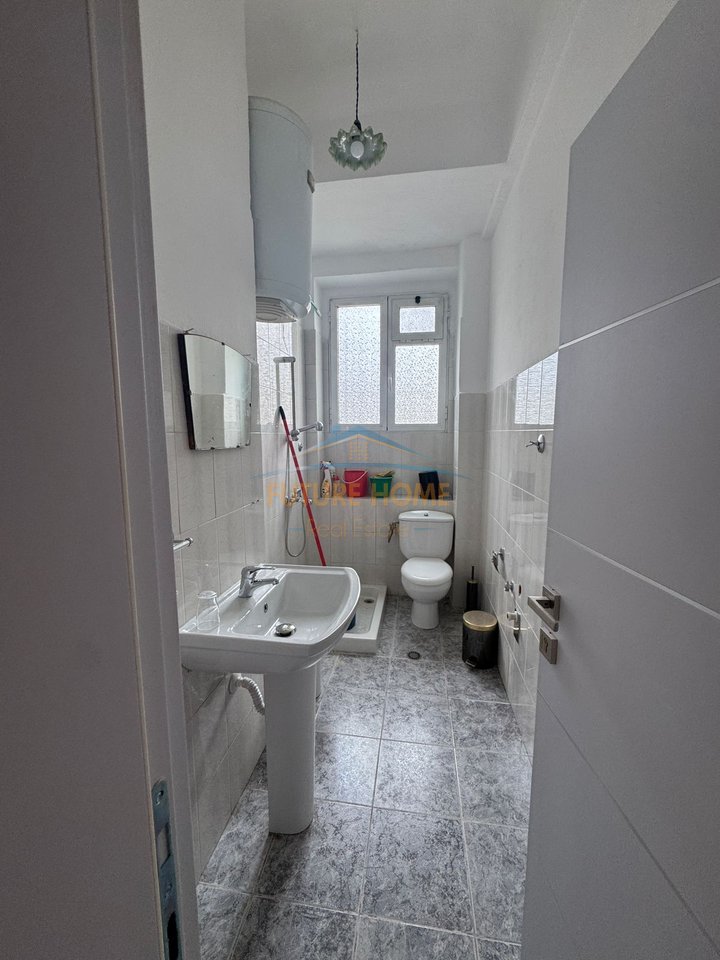 Qera, Ambient Biznesi,Rruga e Dibrës,Tiranë