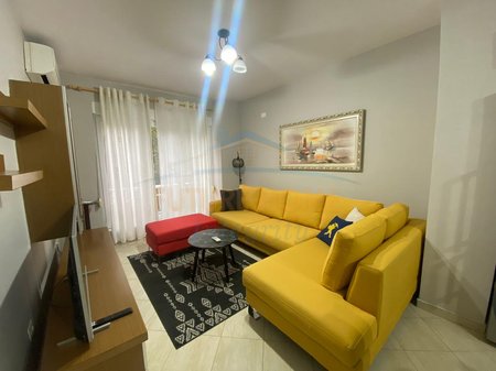 Qera, Apartament 2+1+2, Kompleksi Kontakt, 21 Dhjetori, Tiranë.