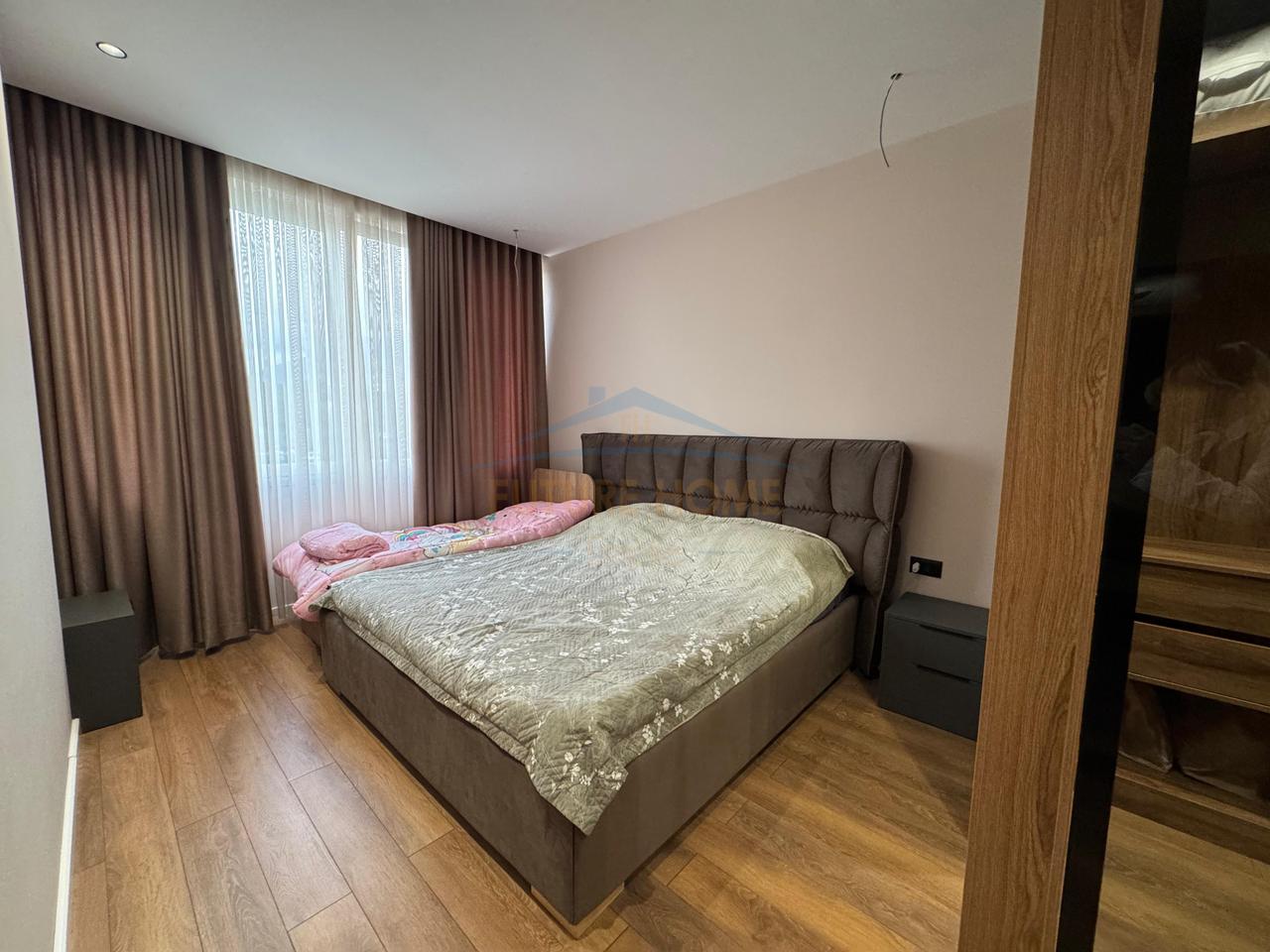 Shitet , Apartament 2+1+2 , Fresk, Tirane.