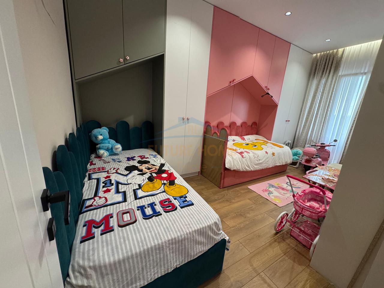 Shitet , Apartament 2+1+2 , Fresk, Tirane.