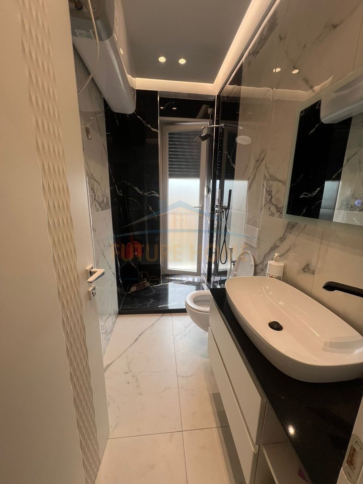 For sale, Apartment 3+1+2, 21 Dhjetori, Tirana