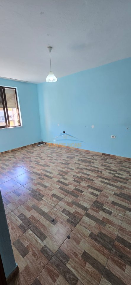 In vendita, appartamento 1+1, via Kongresi i Lushnjes, Tirana.