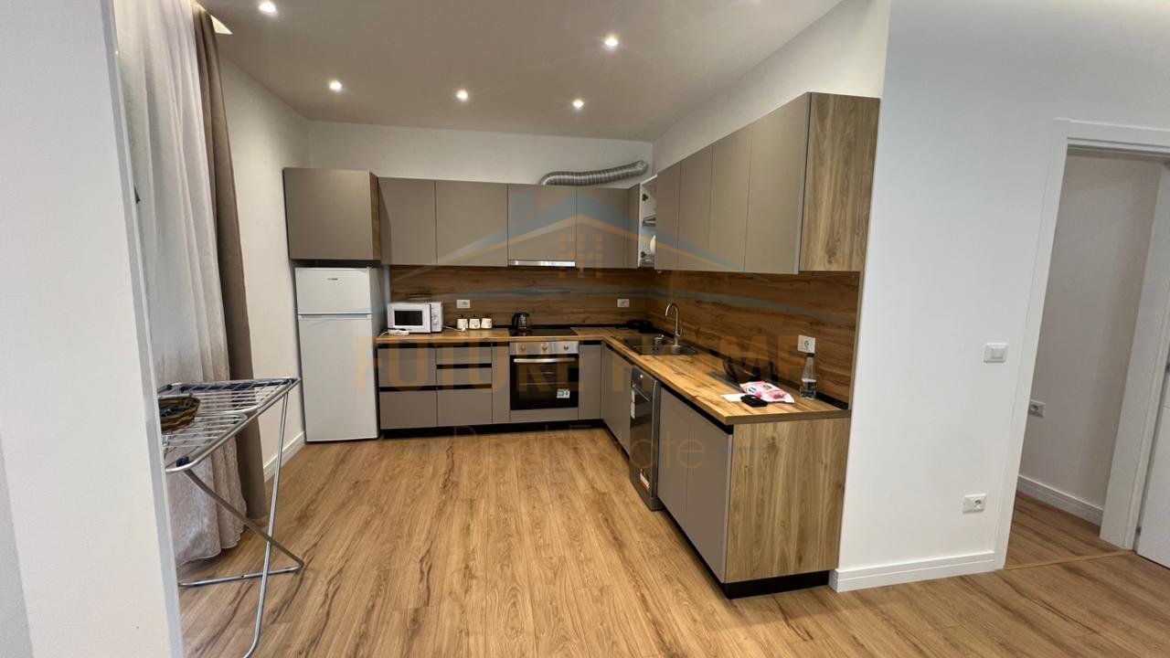 Qera, Apartament 2+1+2, Rruga 5 Maji, Tirane