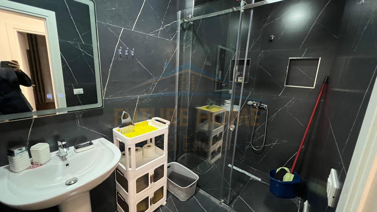 Qera, Apartament 2+1+2, Rruga 5 Maji, Tirane