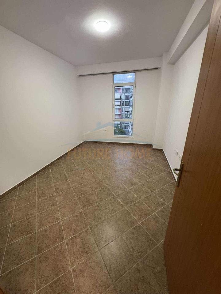 Qera , Apartament 2+1 në Astir, pranë Vila L