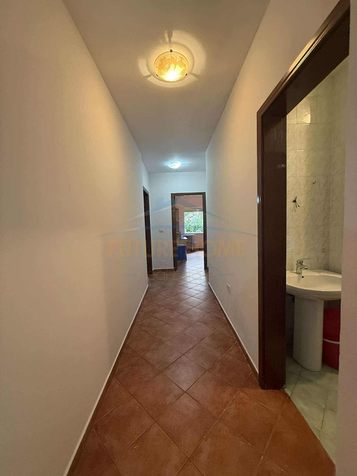 Shitet , Apartament 2+1+2, Komuna Parisit
