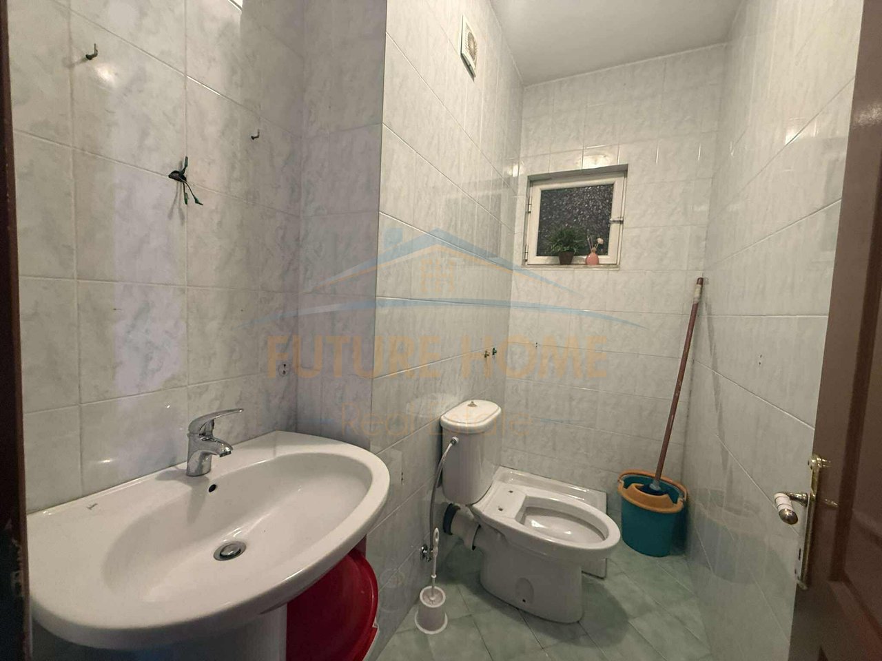 Shitet , Apartament 2+1+2, Komuna Parisit