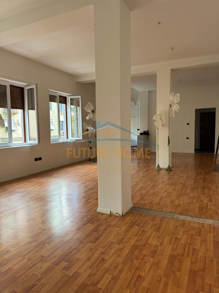 For rent, Office, Bllok, Tirana