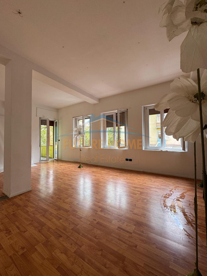 For rent, Office, Bllok, Tirana