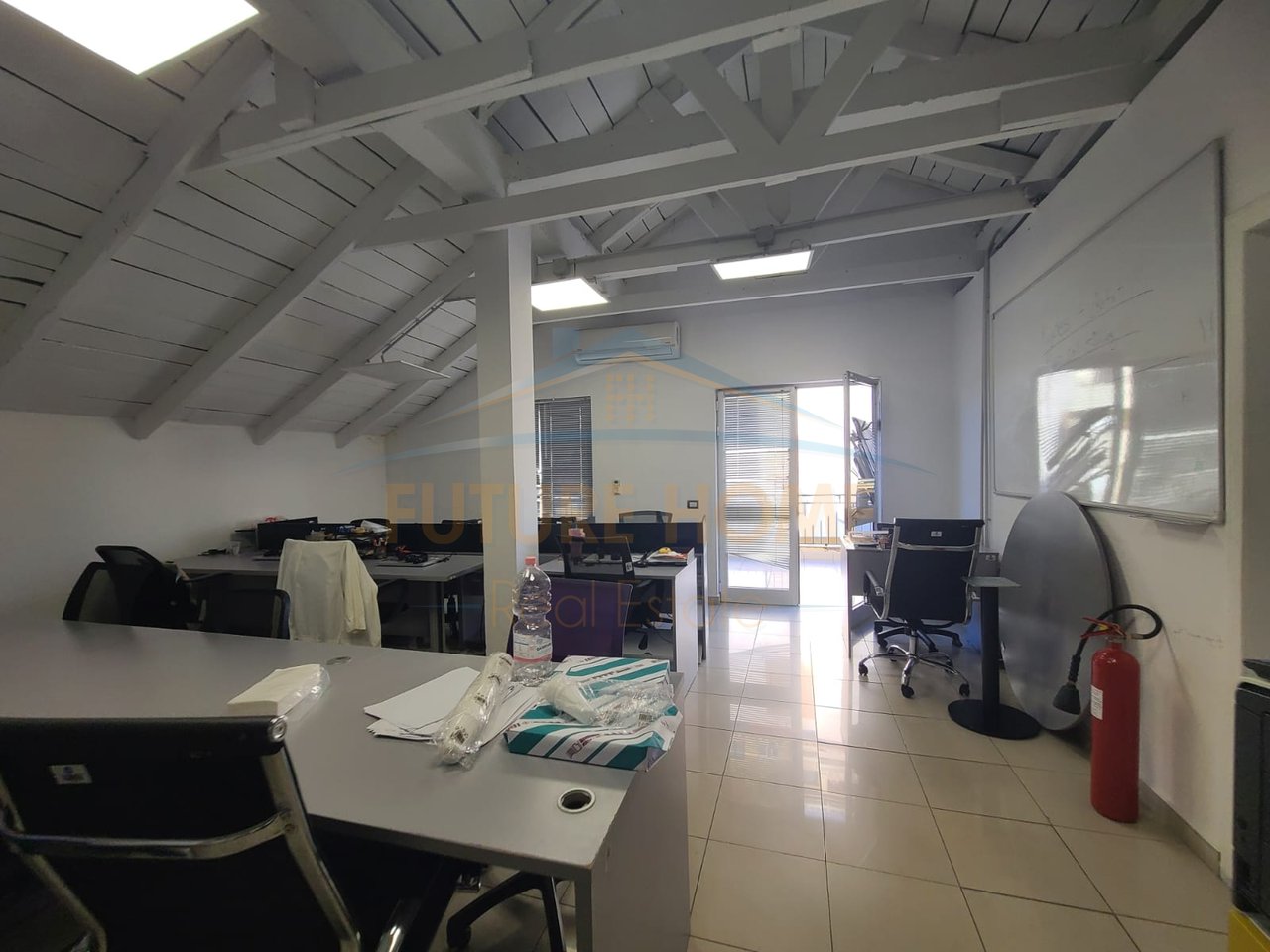 Qira, Ambient 2+1+2, Duplex, Shallvaret, Tirane