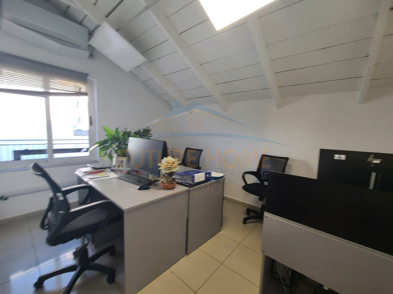 Qira, Ambient 2+1+2, Duplex, Shallvaret, Tirane