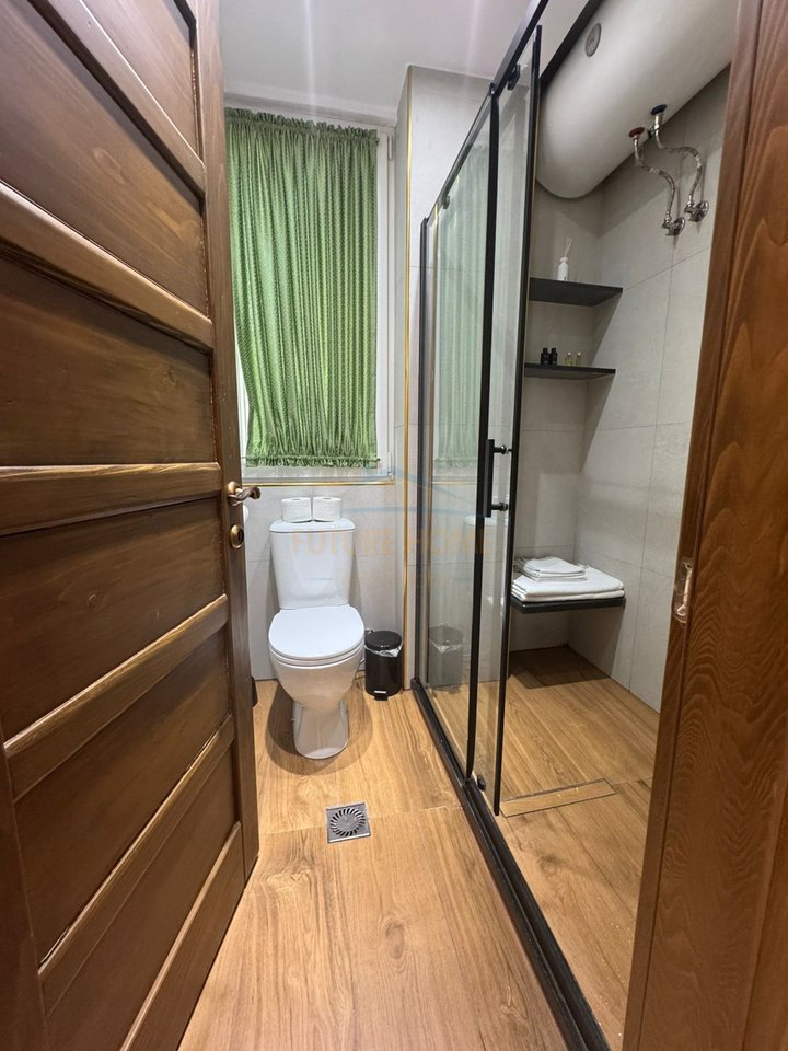 Shitet,  Apartament 4+1+3, Bllok, Tiranë.