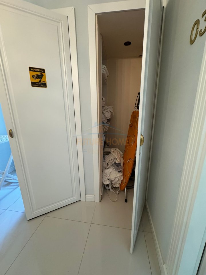 Shitet,  Apartament 4+1+3, Bllok, Tiranë.