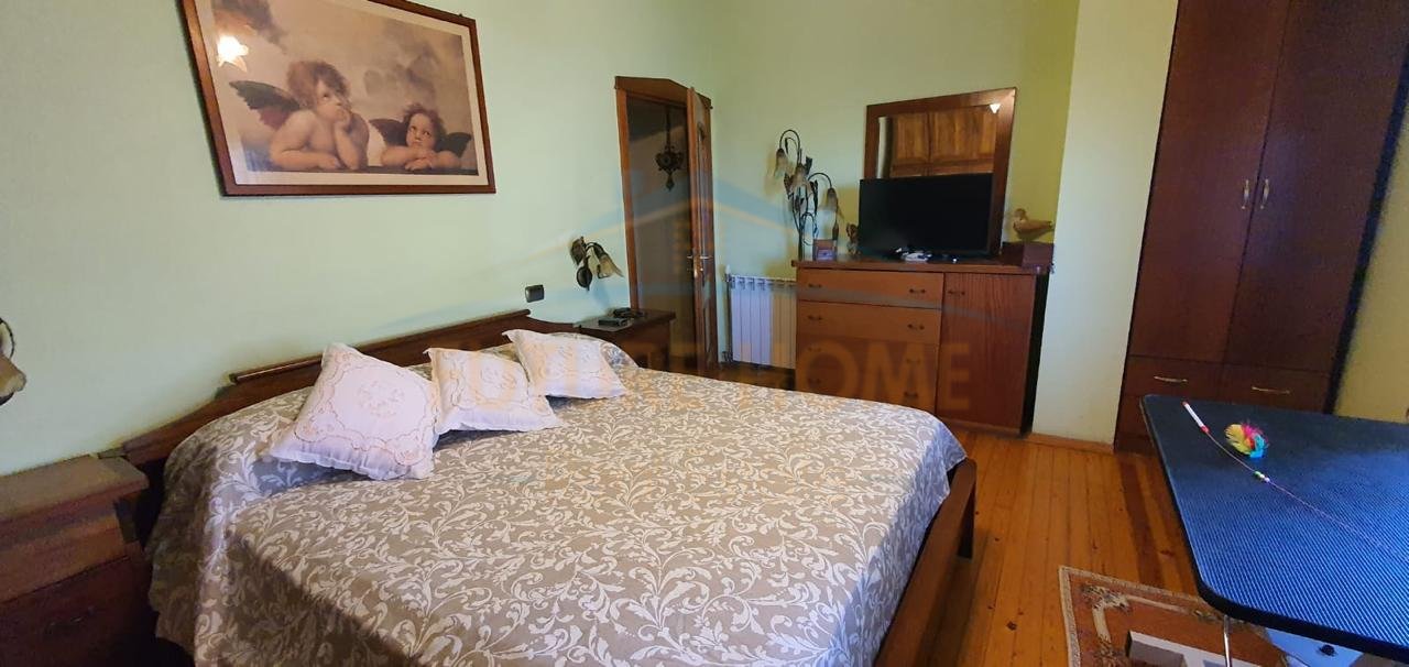 For sale, Penthouse 3+1+3 + Parking Space, Vlorë.