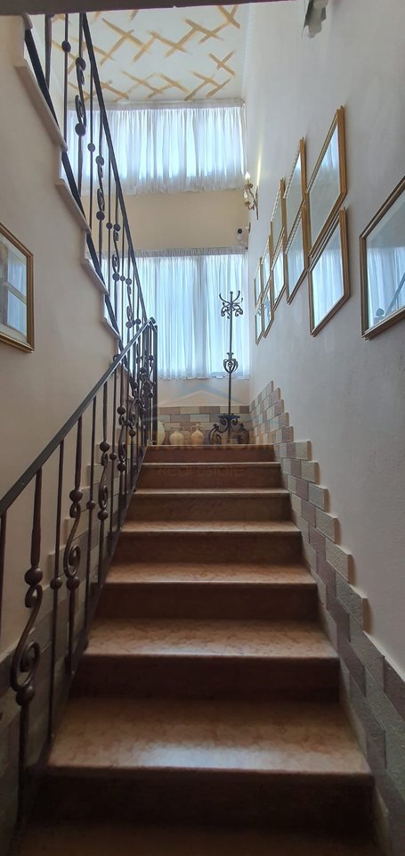 For sale, Penthouse 3+1+3 + Parking Space, Vlorë.