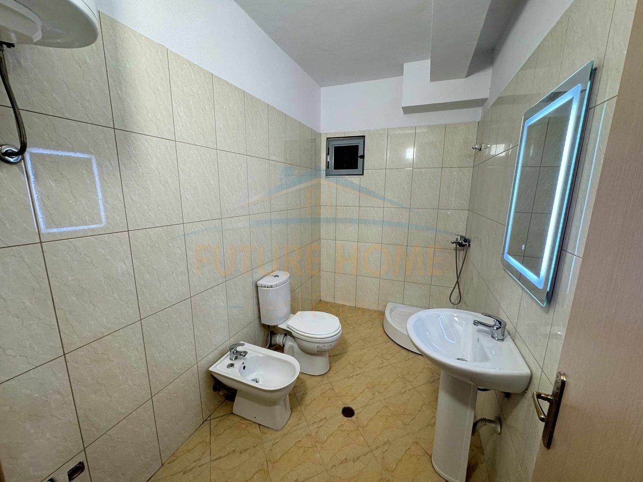 Shitet , Apartament 2+1 , te Bar Artistit , Astir