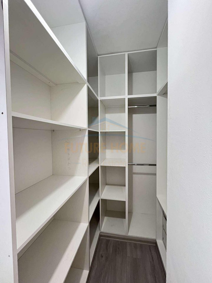 Shitet , Apartament 1+1, Unaza e Re.