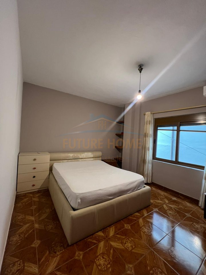 In vendita, appartamento 1+1, Città Studentesca, Tirana.