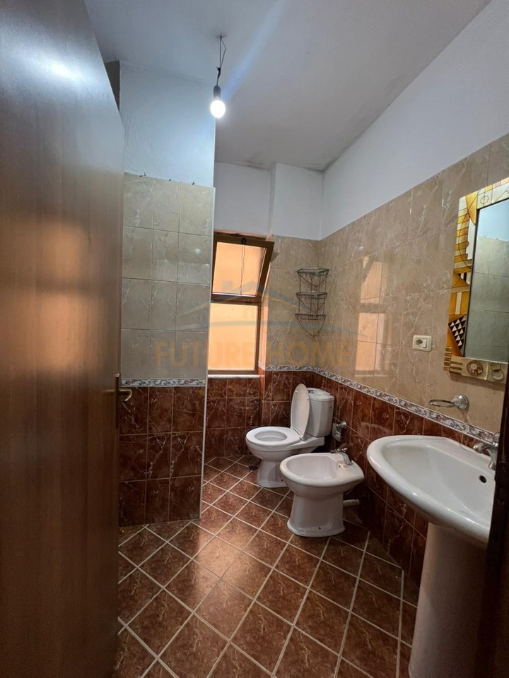 In vendita, appartamento 1+1, Città Studentesca, Tirana.