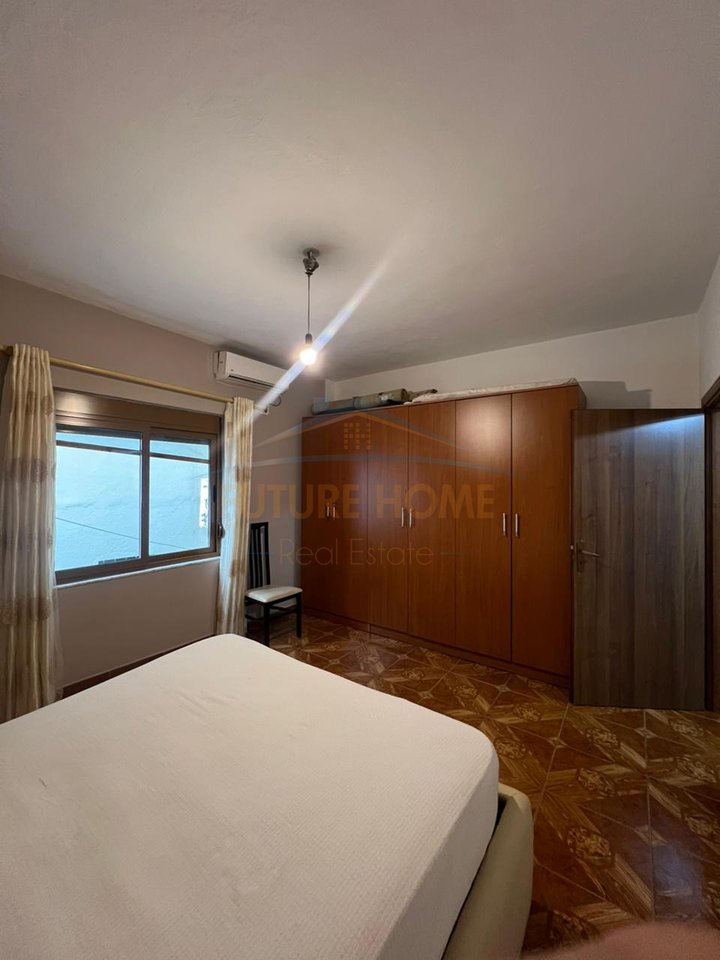 In vendita, appartamento 1+1, Città Studentesca, Tirana.